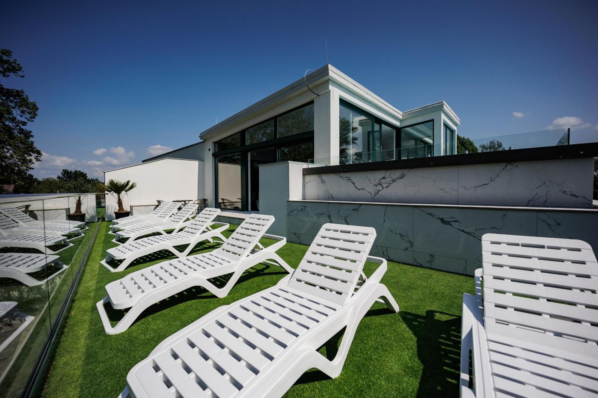 Villa Bauhaus Labi Garden Wellness Apartman Siófok Exteriér fotografie